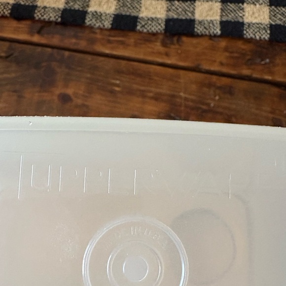 Tupperware Vintage Cereal Container - Picture 3 of 6